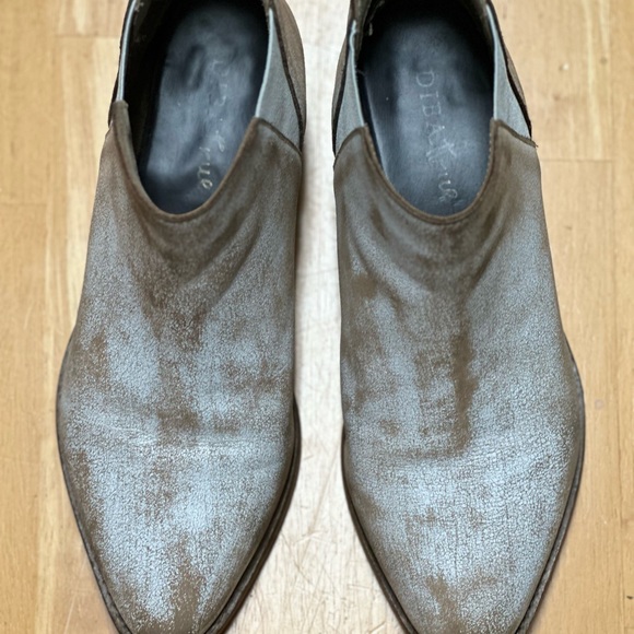 DIBA True For Real Life CUDDLE BUN Chelsea Boots 8.5 | white distressed - Picture 9 of 11